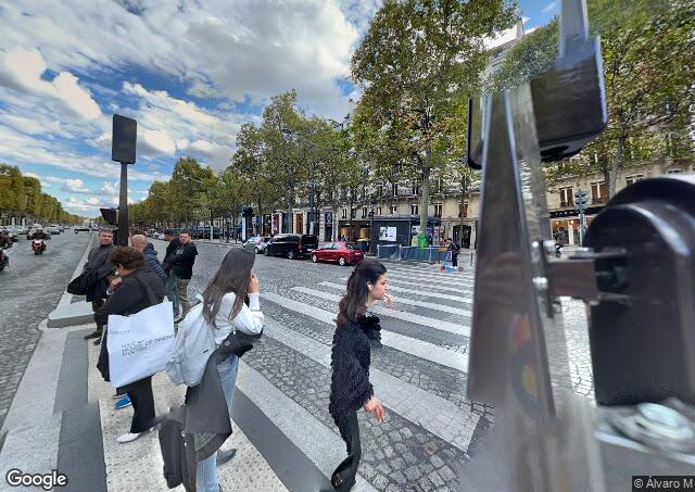 Boutique SFR Paris Avenue des Champs Elysées